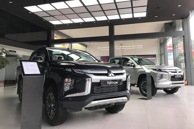 Giờ là thời điểm vàng mua ô tô của người Việt: Giá xe chạm đáy, khuyến mãi liên tiếp, tặng cả lạc