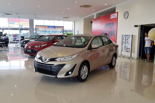 Giờ là thời điểm vàng mua ô tô của người Việt: Giá xe chạm đáy, khuyến mãi liên tiếp, tặng cả lạc