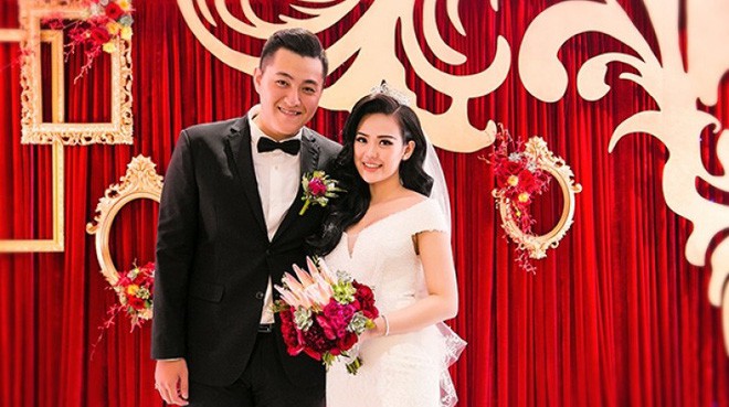 Chồng nhà người ta: Bắt vợ đi taxi cho đỡ mưa còn mình chạy xe máy đuổi theo, danh tính lại càng gây bất ngờ