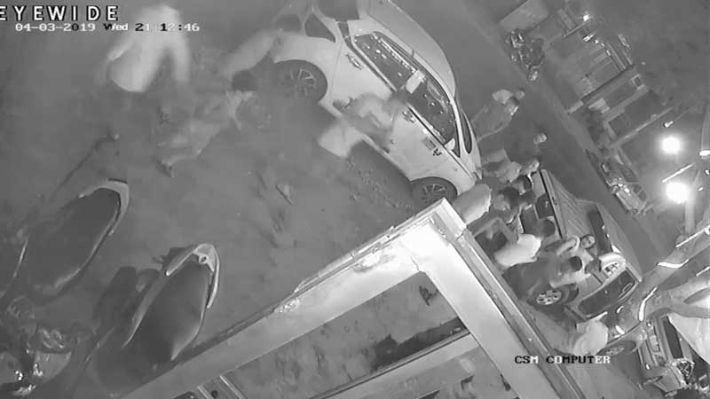 Vụ dùng súng, dao hỗn chiến ở quán nhậu: Hai vợ chồng bị chém nhầm