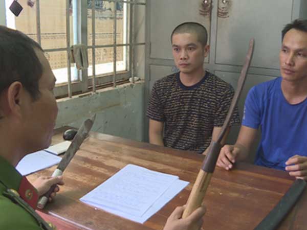 Vụ dùng súng, dao hỗn chiến ở quán nhậu: Hai vợ chồng bị chém nhầm