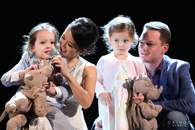 Hóa ra chính Hồng Nhung mới là người tới sau, chồng cũ của cô và vợ mới đã từng là mối tình đầu của nhau