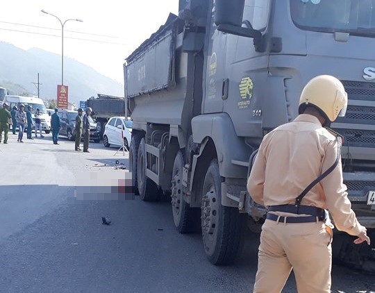 Va chạm kinh hoàng với xe ben, người phụ nữ chạy xe máy tử vong thương tâm