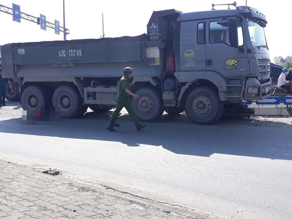 Va chạm kinh hoàng với xe ben, người phụ nữ chạy xe máy tử vong thương tâm