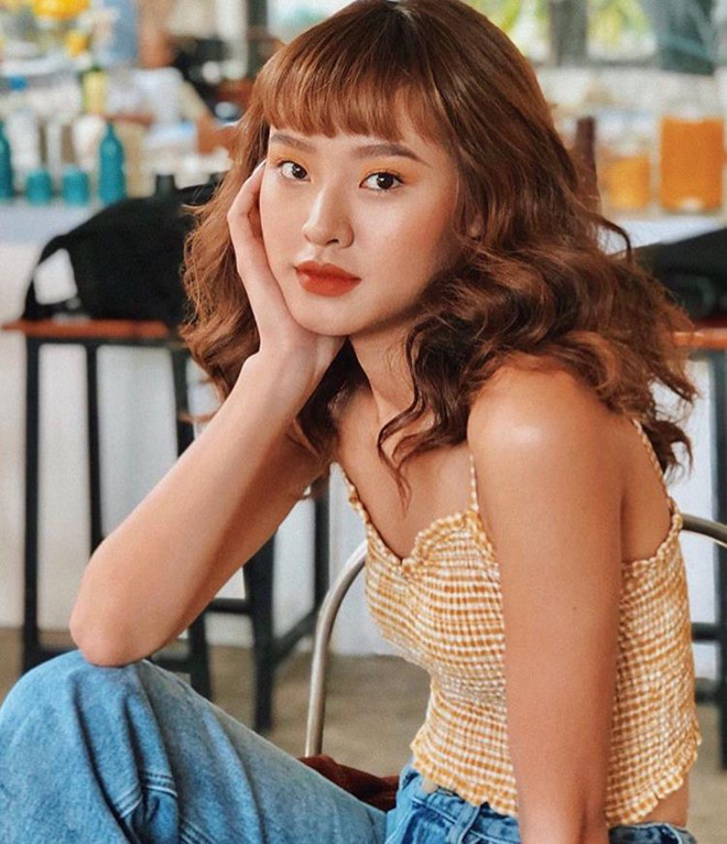 Hoa khôi ĐH Sài Gòn là gương mặt quen thuộc của làng look book