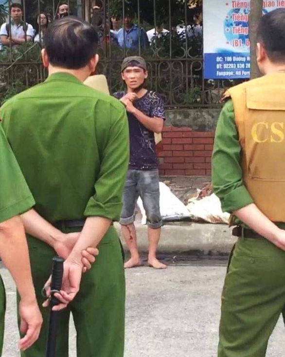 Giải cứu nam thanh niên ngáo đá, tự cứa dao vào cổ