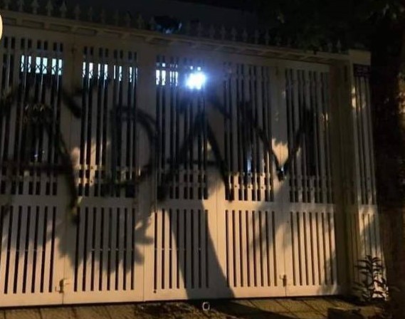 Nhà ông Linh bị khủng bố bằng chất bẩn, xịt sơn sau vụ sàm sỡ bé gái 7 tuổi