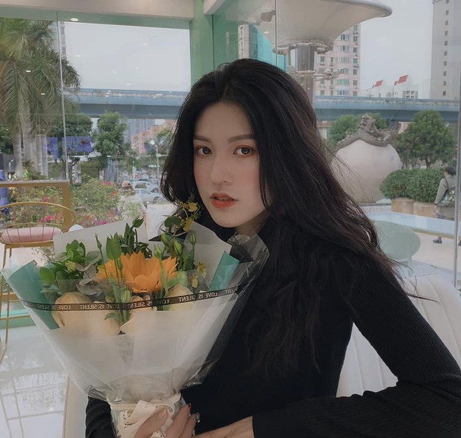 Nữ du học sinh Việt đang được truy lùng info nhiều nhất hôm nay: Nhan sắc như idol Hàn Quốc lại hao hao một Á hậu Việt Nam