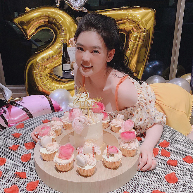 Choáng với độ chiều vợ của người chồng trong bức ảnh đội mưa chạy xe máy đuổi theo taxi Choáng với độ chiều vợ của người chồng trong bức ảnh đội mưa chạy xe máy đuổi theo taxi