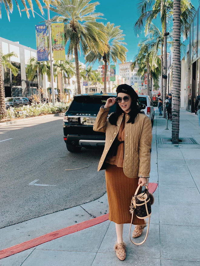 Choáng với độ chiều vợ của người chồng trong bức ảnh đội mưa chạy xe máy đuổi theo taxi Choáng với độ chiều vợ của người chồng trong bức ảnh đội mưa chạy xe máy đuổi theo taxi