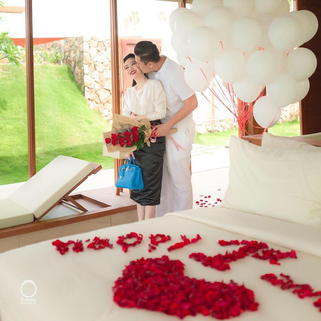 Choáng với độ chiều vợ của người chồng trong bức ảnh đội mưa chạy xe máy đuổi theo taxi Choáng với độ chiều vợ của người chồng trong bức ảnh đội mưa chạy xe máy đuổi theo taxi