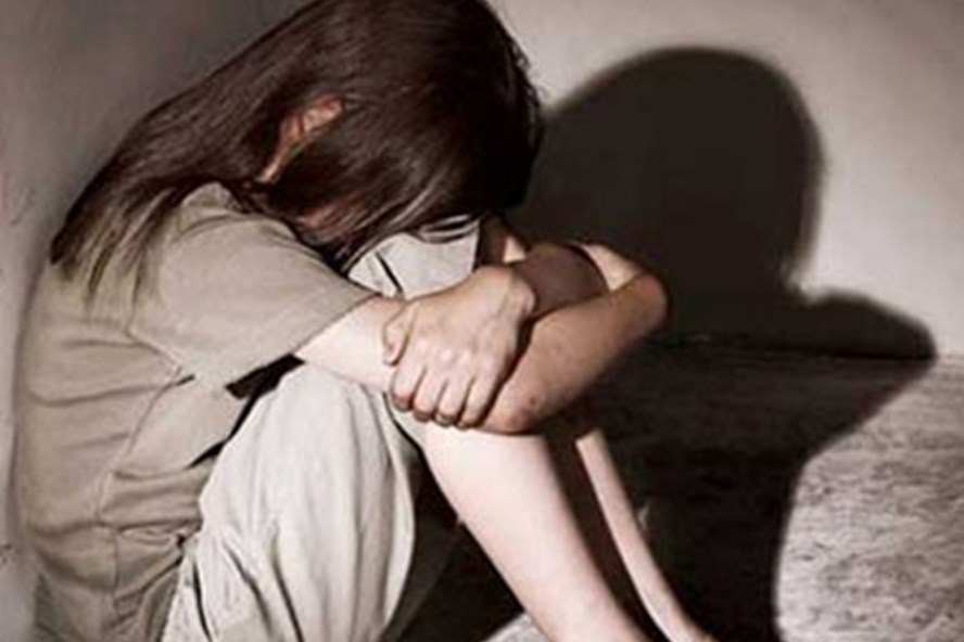 Quan hệ với bé gái 6 lần, nam thanh niên vướng vòng lao lí