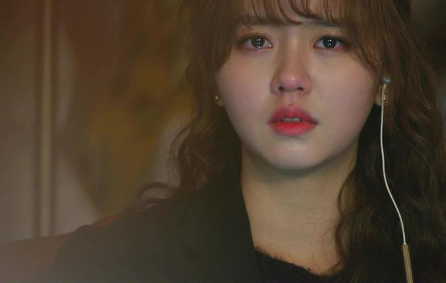 Đi làm về bắt gặp chồng đang chở bồ nhí trên phố, vợ không đánh ghen mà phóng lên nhắc một câu khiến anh ta tái mặt