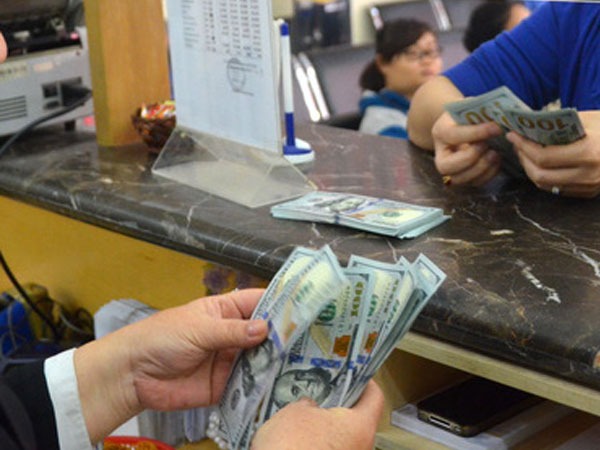 Tỉ giá USD/VNĐ chạm mốc cao kỷ lục