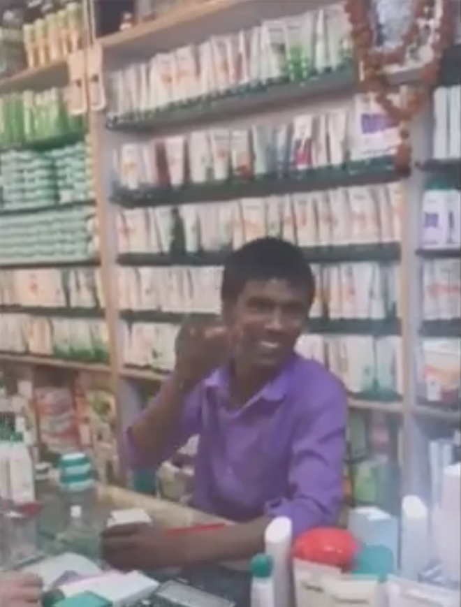 Diễn viên hài Lê Dương Bảo Lâm cợt nhả, miệt thị màu da của nhân viên bán hàng khi ra nước ngoài gây phẫn nộ