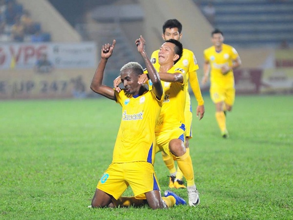 Đánh bại Nam Định ngay tại Thiên Trường, Khánh Hòa có 3 điểm đầu tiên tại V.League 2019