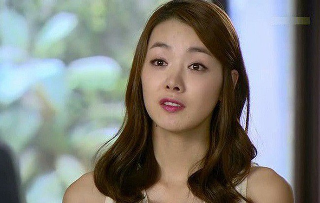 Người yêu cũ cố tình thân mật với chồng trong buổi gặp mặt, tôi đã có hành động dằn mặt khiến cô ả khiếp vía