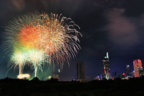 TP HCM bắn pháo hoa 3 điểm mừng ngày thống nhất đất nước