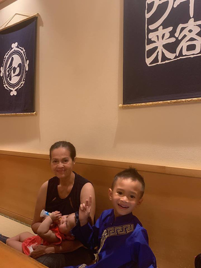 Thanh Thảo khổ tâm vì bất đồng quan điểm nuôi con với mẹ: Mỗi khi con từ ngoại trở về, con như 1 đứa trẻ khác vậy