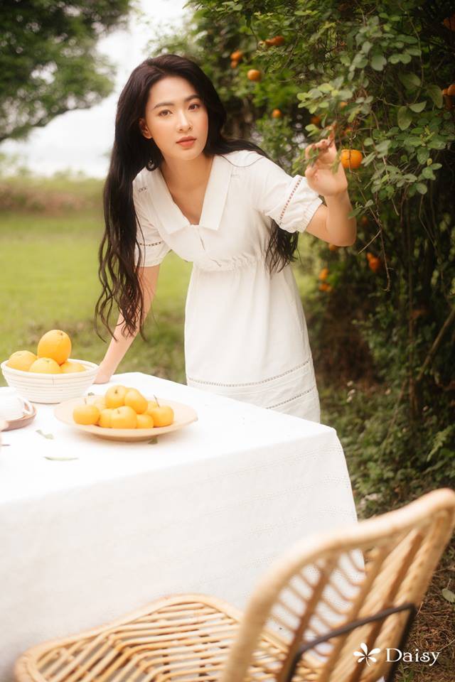 Tháng 4 về gió hát mùa hè, các nàng chờ gì mà chưa xinh tươi với 20 mẫu váy liền từ các thương hiệu Việt Tháng 4 về gió hát mùa hè, các nàng chờ gì mà chưa xinh tươi với 20 mẫu váy liền từ các thương hiệu Việt