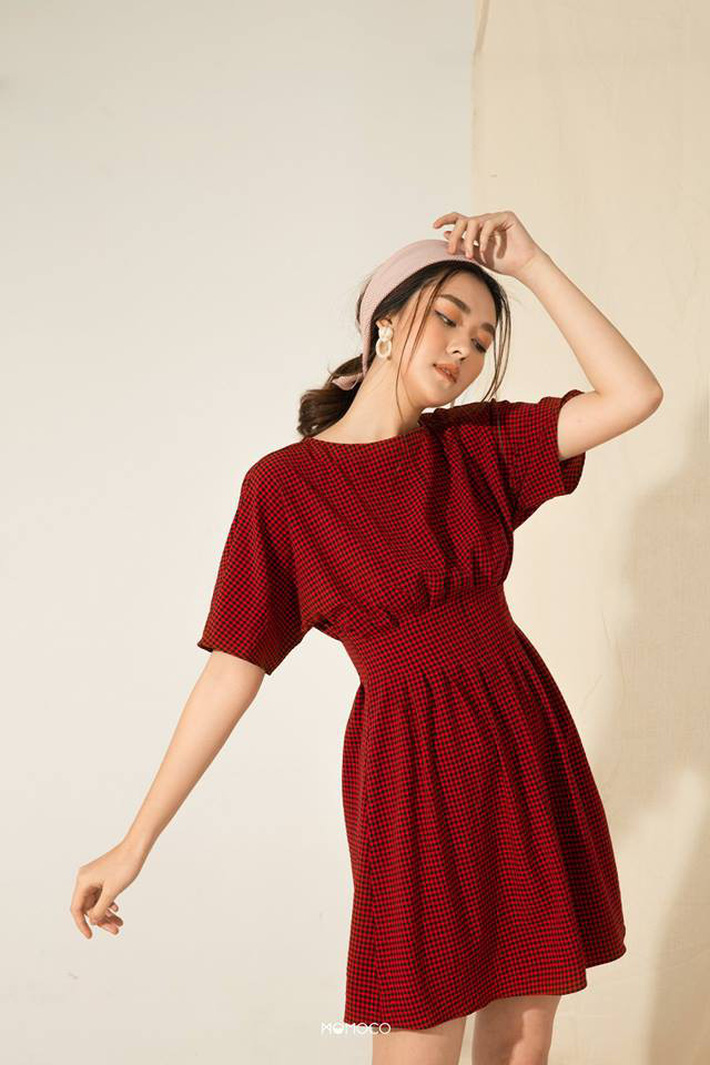 Tháng 4 về gió hát mùa hè, các nàng chờ gì mà chưa xinh tươi với 20 mẫu váy liền từ các thương hiệu Việt Tháng 4 về gió hát mùa hè, các nàng chờ gì mà chưa xinh tươi với 20 mẫu váy liền từ các thương hiệu Việt