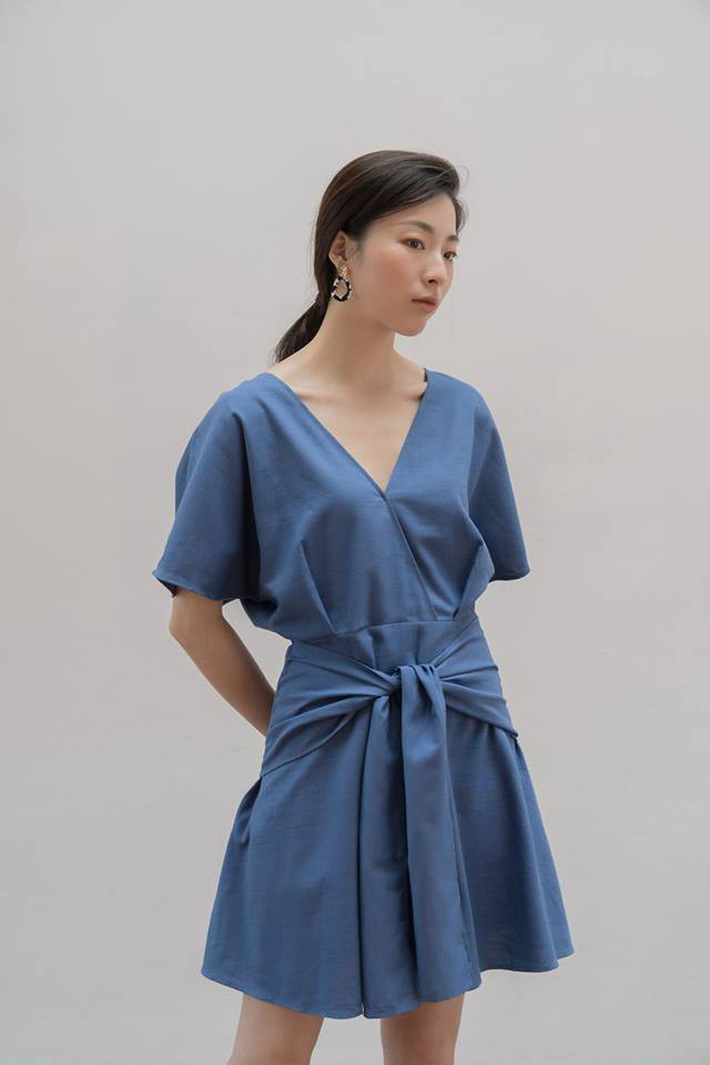 Tháng 4 về gió hát mùa hè, các nàng chờ gì mà chưa xinh tươi với 20 mẫu váy liền từ các thương hiệu Việt Tháng 4 về gió hát mùa hè, các nàng chờ gì mà chưa xinh tươi với 20 mẫu váy liền từ các thương hiệu Việt