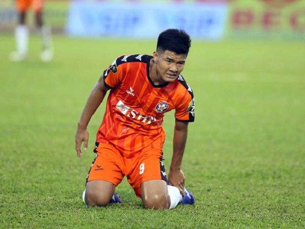 Đức Chinh bị kiềm tỏa, SHB Đà Nẵng hòa nhạt Thanh Hóa trong thế thiếu người