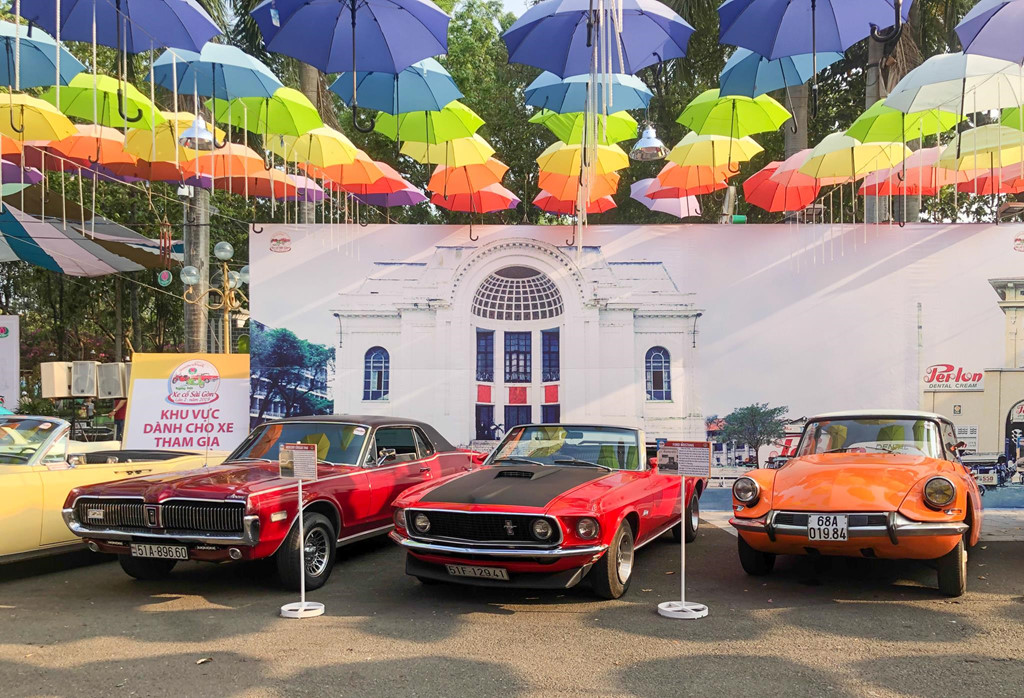 Dàn xe cổ quy tụ tại TP.HCM, nhiều xe cổ xịn đáng chiêm ngưỡng