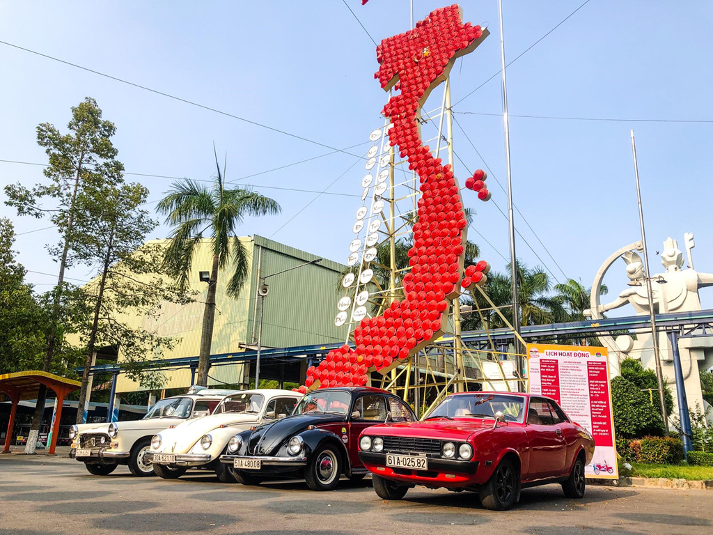 Dàn xe cổ quy tụ tại TP.HCM, nhiều xe cổ xịn đáng chiêm ngưỡng