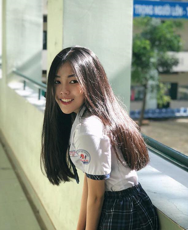 Loạt gái xinh toàn 10X từ lò nhan sắc THPT Bình Hưng Hòa TP.HCM
