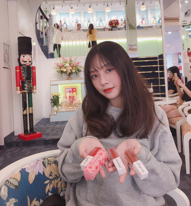 Loạt gái xinh toàn 10X từ lò nhan sắc THPT Bình Hưng Hòa TP.HCM