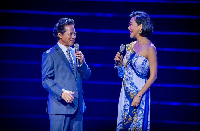 MC Nguyễn Cao Kỳ Duyên khiến khán giả choáng vì hồn nhiên gọi danh ca U80 Chế Linh là... em