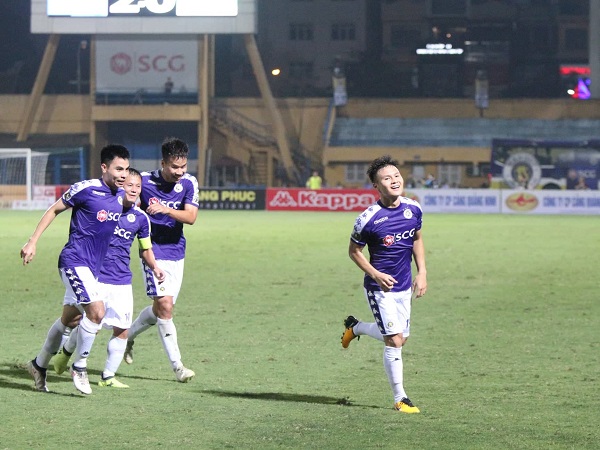 Hà Nội 4-0 SLNA: Quang Hải vô lê tuyệt phẩm mở tài khoản tại V.League 2019, Hà Nội phô trương sức mạnh khủng khiếp