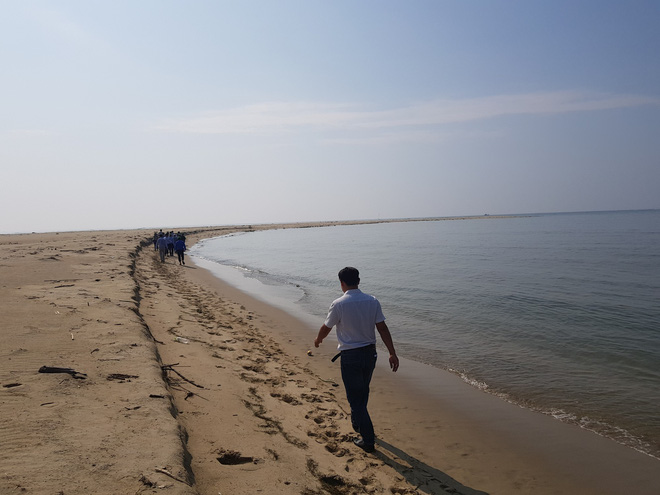 Cận cảnh hòn đảo lạ mới xuất hiện ngoài biển khiến chính quyền Quảng Nam lúng túng