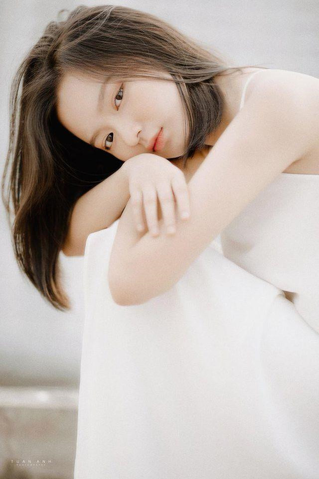 Hot girl Hải Phòng hút follow nhờ phong cách nổi loạn