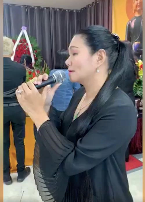 NSƯT Bảo Quốc, Ngọc Huyền đau xót bật khóc trước linh cữu Anh Vũ