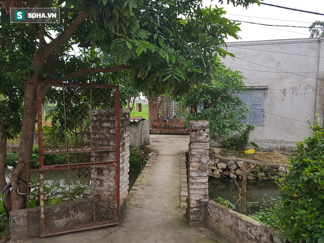 Phía sau clip người cha say rượu đốt quần áo, sách vở của con: Vợ chồng phẫn uất vì một lời đồn