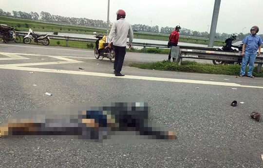 Cha mẹ đưa em gái đi khám bệnh bị tai nạn tử vong, 2 anh em sinh đôi 5 tuổi côi cút