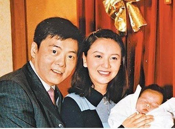 Mối tình đầu của Lương Triều Vỹ: Tình yêu thanh xuân dài 6 năm vẫn tan tành vì 2 lần bị bạn thân cướp người yêu