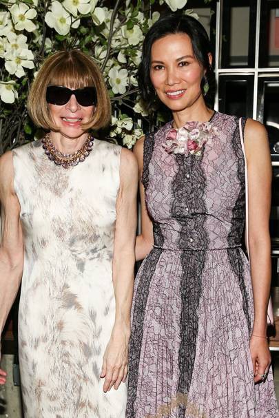 Nữ tỷ phú giàu nhất Trung Quốc: Nổi tiếng, giàu có nhờ giật chồng, tình sử ly kỳ như phim ảnh Nữ tỷ phú giàu nhất Trung Quốc: Nổi tiếng, giàu có nhờ giật chồng, tình sử ly kỳ như phim ảnh