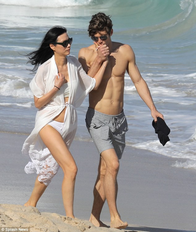 Nữ tỷ phú giàu nhất Trung Quốc: Nổi tiếng, giàu có nhờ giật chồng, tình sử ly kỳ như phim ảnh