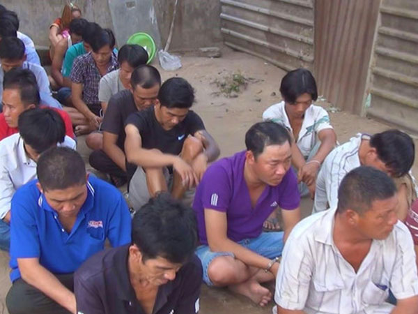 Nhóm người đánh bạc tháo chạy khi thấy công an