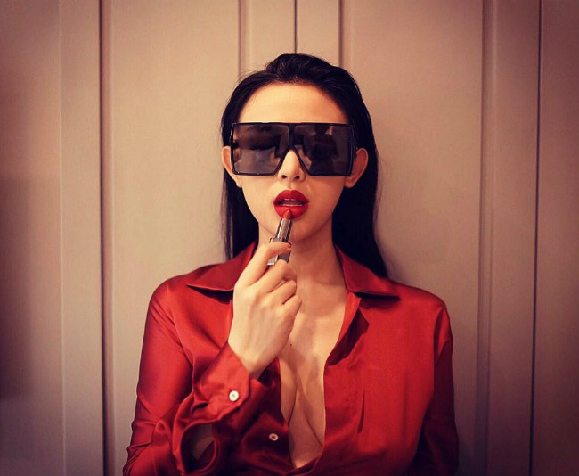 Thúy Vi, Mai Phương Thúy, Kỳ Duyên... đi đầu mốt quên nội y ở showbiz Việt