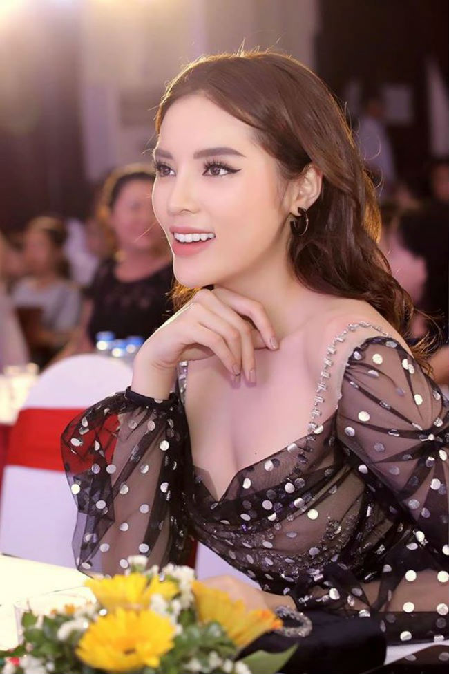 Thúy Vi, Mai Phương Thúy, Kỳ Duyên... đi đầu mốt quên nội y ở showbiz Việt