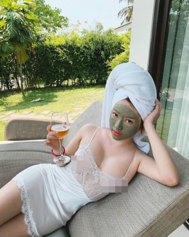 Thúy Vi, Mai Phương Thúy, Kỳ Duyên... đi đầu mốt quên nội y ở showbiz Việt