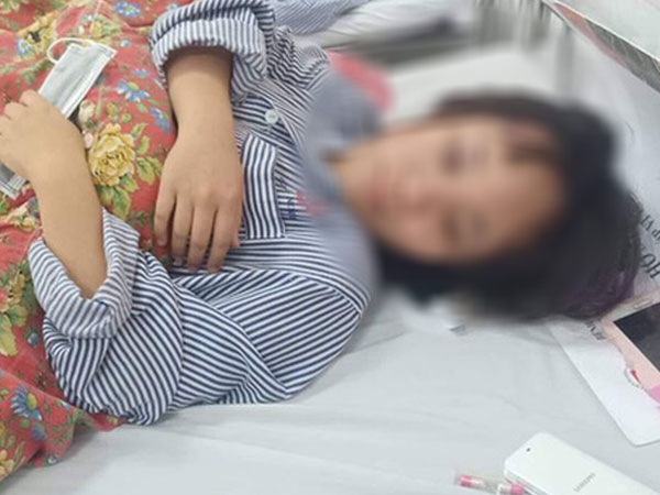 Xôn xao clip một nữ sinh ở Quảng Ninh bị đánh hội đồng dã man, phải nhập viện cấp cứu vì nghi tụ máu não