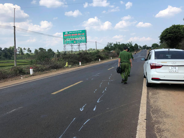 Bị xe khách kéo lê hàng chục mét, bé gái lớp 5 tử vong thương tâm khi trên đường đi mua bánh ngọt