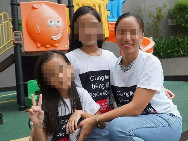 Dân Galaxy 9 mặc áo đồng phục lên án hành vi sàm sỡ bé gái