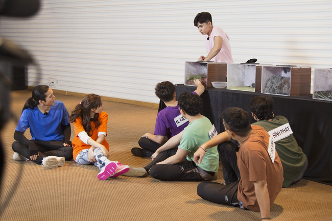 Running Man bản Việt tập 1: Yoo Jae Suk bất ngờ xuất hiện, Trấn Thành mạnh mẽ xé bảng tên cả đội