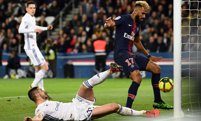 Cầu thủ PSG bỏ lỡ khó tin: Không đồng đội nào nói chuyện với tôi
